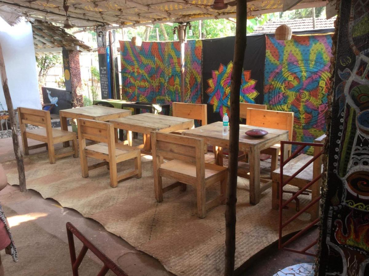 Hippie Hostel Anjuna Bagian luar foto