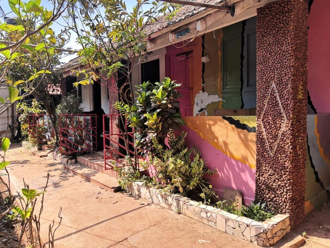Hippie Hostel Anjuna Bagian luar foto