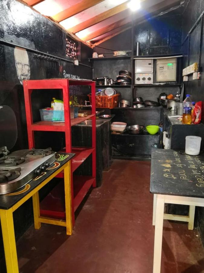 Hippie Hostel Anjuna Bagian luar foto