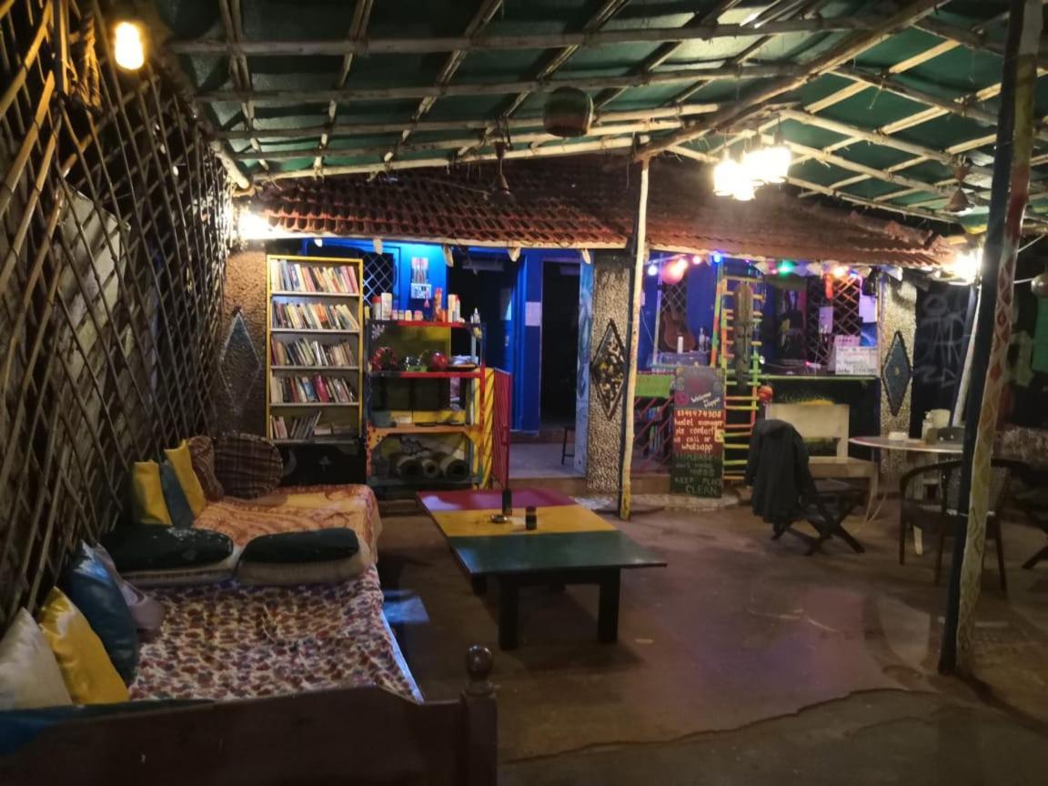 Hippie Hostel Anjuna Bagian luar foto